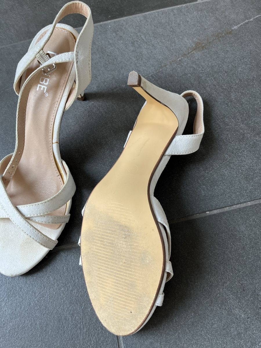 Scarpe da donna: Sandalen mit Absatz - Gr. 39 – Usato da Escholzmatt venduto da Sarah_ 2