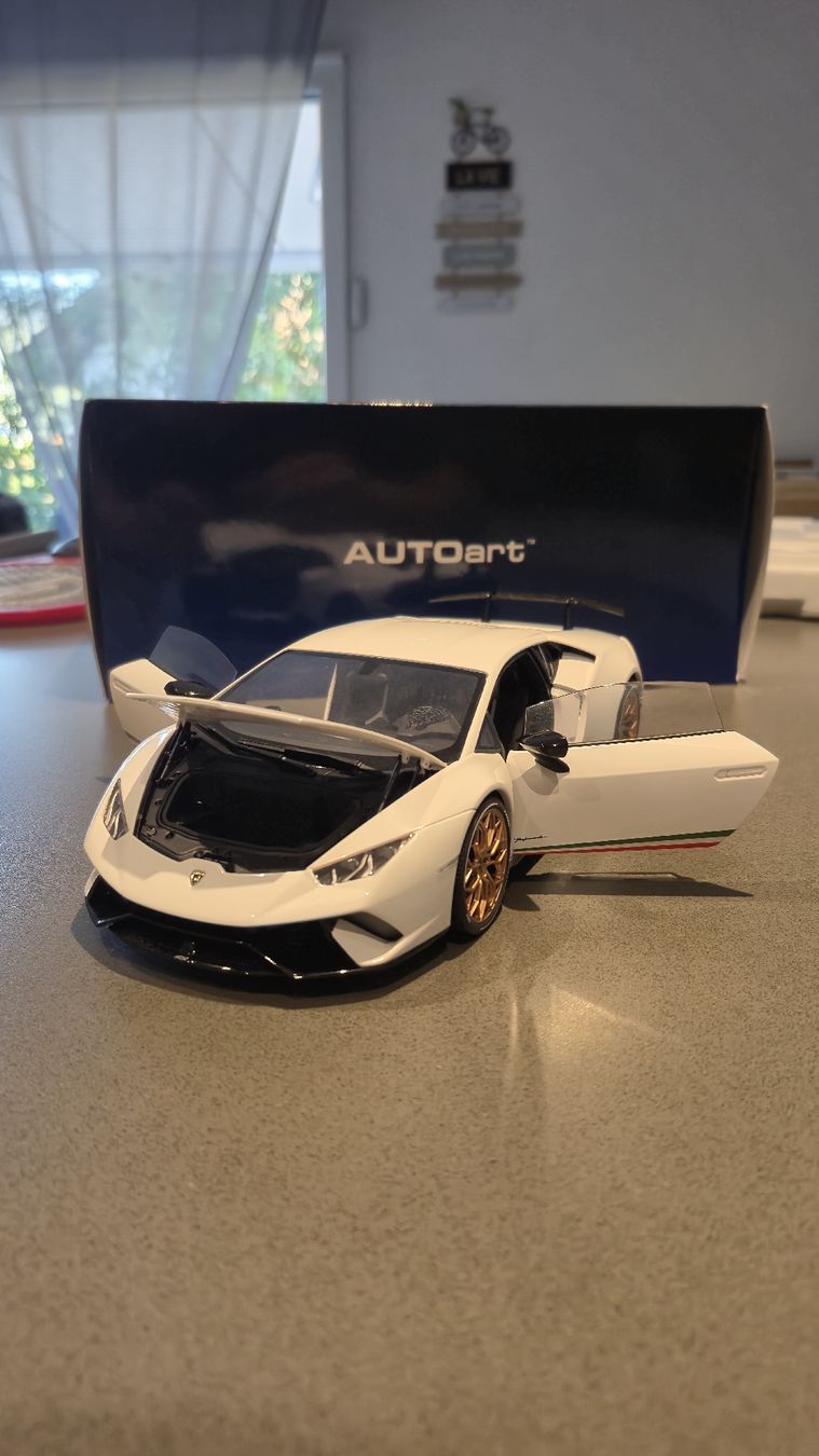 Autoart Voitures modèles: Lamborghini Huracan Performante AutoArt 1:18 – Neuf avec emballage d'origine à Riaz par SL-Modelcars 1