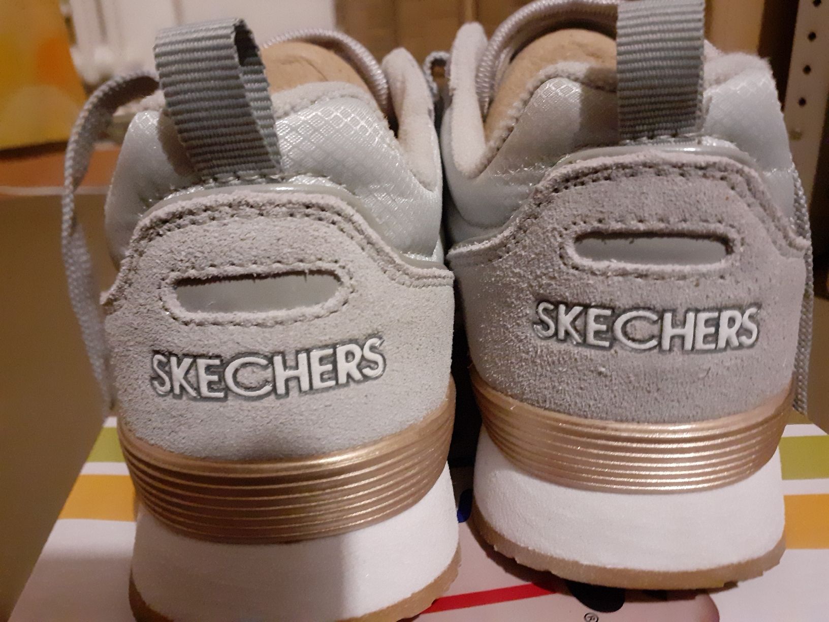 Skechers Scarpe da donna: Neue Skechers Sneaker, hellgrau, Grösse 36 – Nuovo (secondo la descrizione) da Zürich venduto da zurclich 1