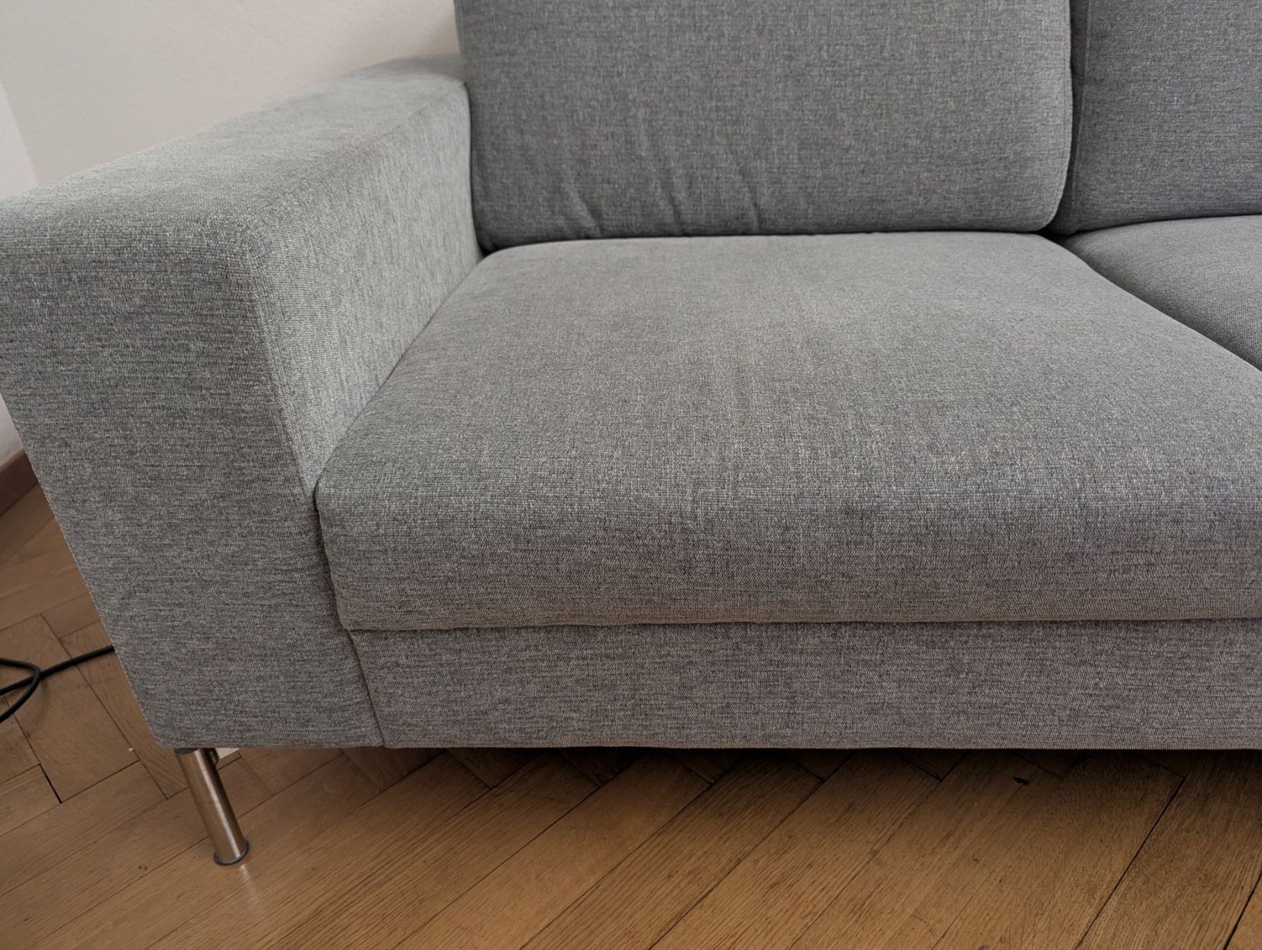 Pfister Divani: Elegantes graues Sofa von Pfister – Usato da Zürich venduto da iselluanaquarium 5