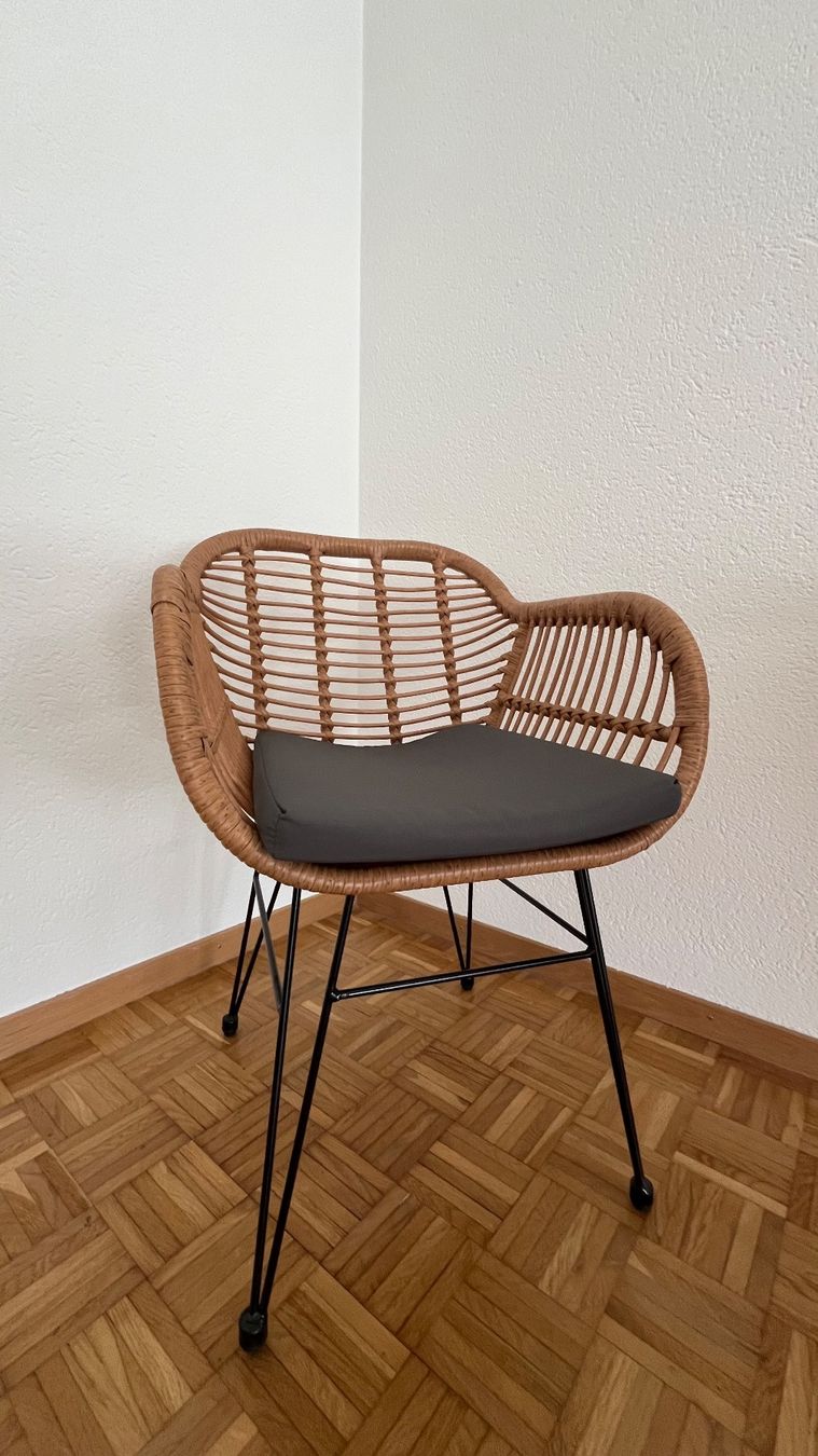 Sedie: 4 Holz-Stühle (Rattan) – Usato da Thalwil venduto da nathaliebue01 1