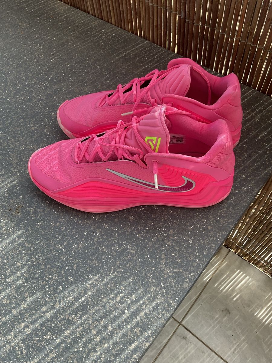 Nike HyperLive „Think Pink Grösse 47 (D'occasion) à Niederhasli pour ...