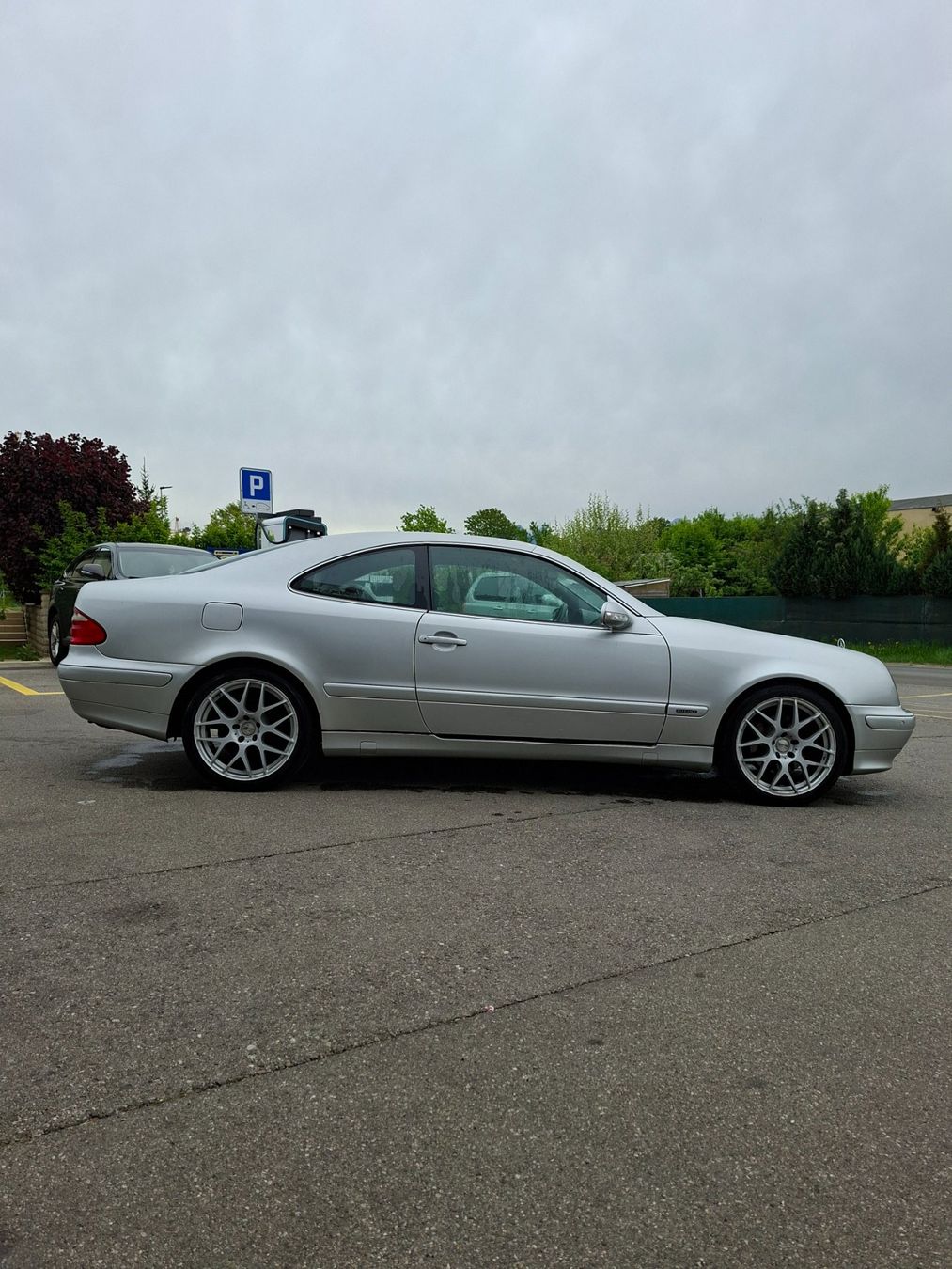 Mercedes-Benz Automobili: Mercedes CLK 320 – Usato da La Tour-de-Trême venduto da evapetreanu 1
