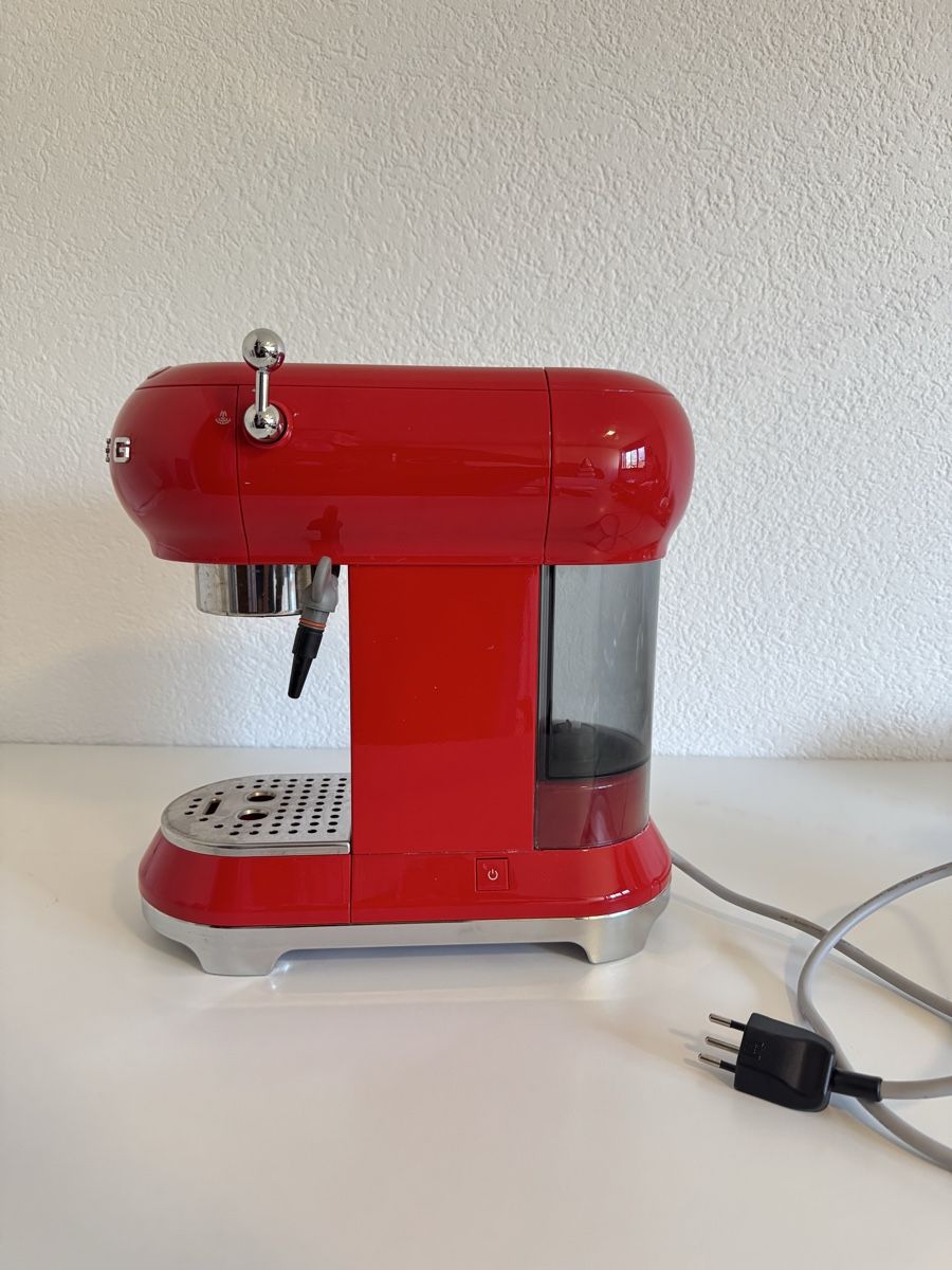 Smeg Kaffeemaschinen & Espressomaschinen: Smeg ECF02 Espressomaschine Rot – Gebraucht aus Zürich von lu.ja 3