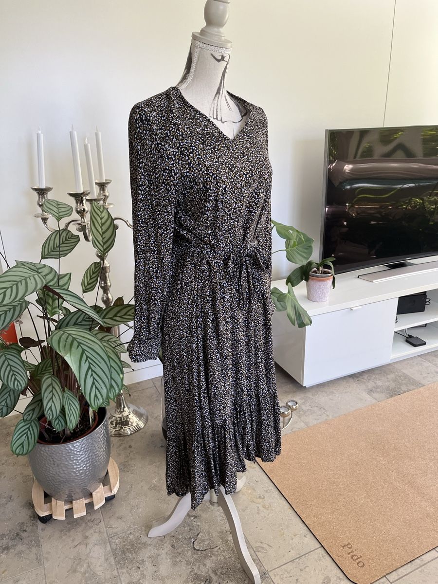 Kleider: MSCH Kleid, Blumenmuster, Gr. S, Sommer Saison – Neu (gemäss Beschreibung) aus Gockhausen von Lali013 1