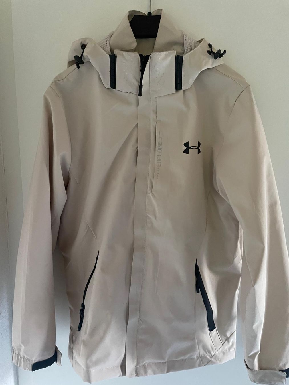 Under Armour Jacken: Veste Under Armour – Neu (gemäss Beschreibung) aus Romont BE von cel_2qsz 7