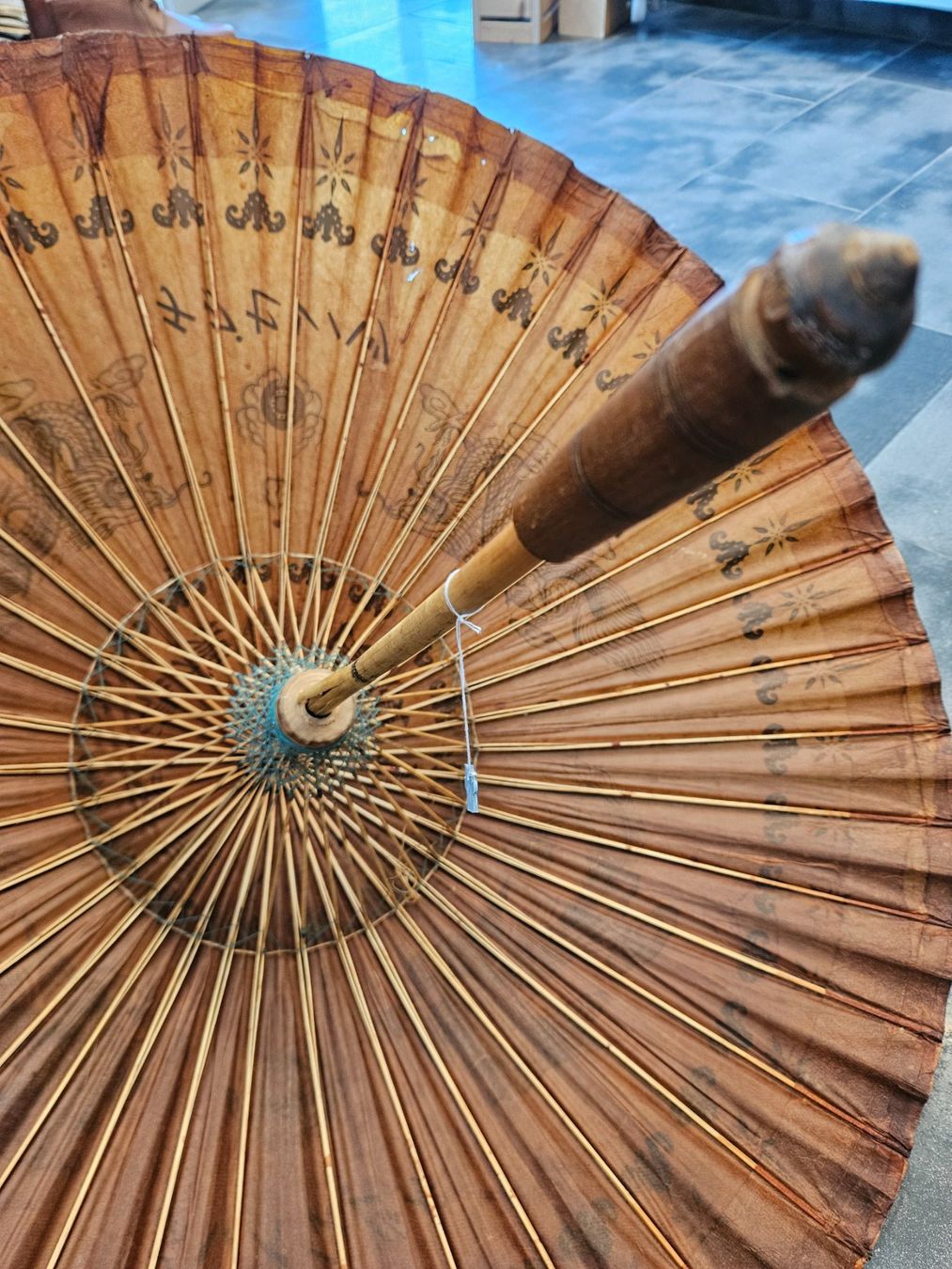 Ombrelloni: Asiatischer Sonnenschirm aus Papier – Usato da Ormalingen venduto da nomolnoi 2