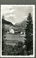 AK sw Klosters GR Kirche im Sommer, © Berni ≈ 1937 