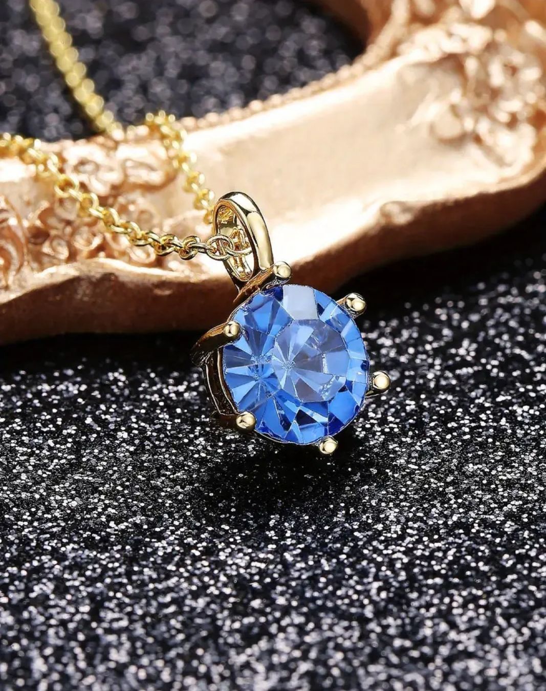 Catenine: Goldkette mit Anhänger, blauer Stein, elegant – Nuovo e nell'imballaggio originale da Oberwangen TG venduto da Bash-B