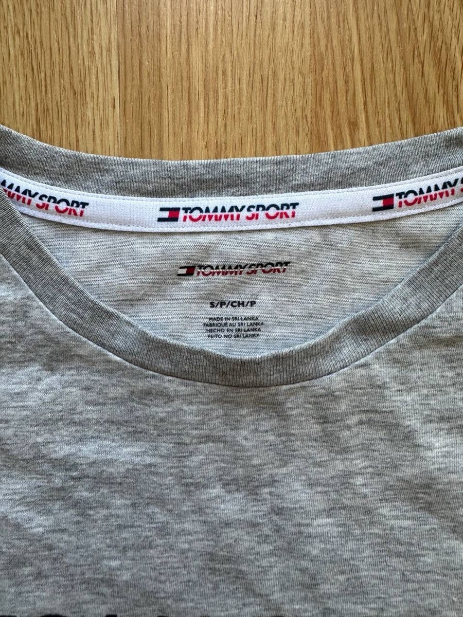 Tommy Hilfiger T-shirt: Tommy Hilfiger T-shirt  – Usato da Pfäffikon ZH venduto da Nataliia. 2