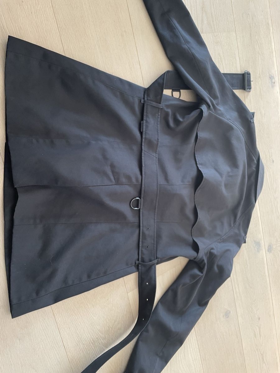 Burberry Giacche: Schwarzer Burberry Trenchcoat, Modell Mottram – Usato da Bülach venduto da Simka83 2