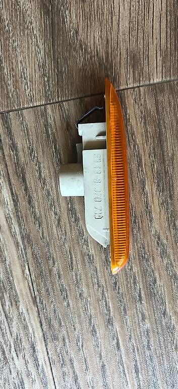 Tutti pezzi di ricambio auto: Original BMW E46 Seitenblinker – Usato da Aarau Rohr venduto da jen_lw9f 2