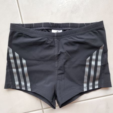 Tolle neue Adidas Badehosen Gr. 4 (ca 164) für coole Jungs