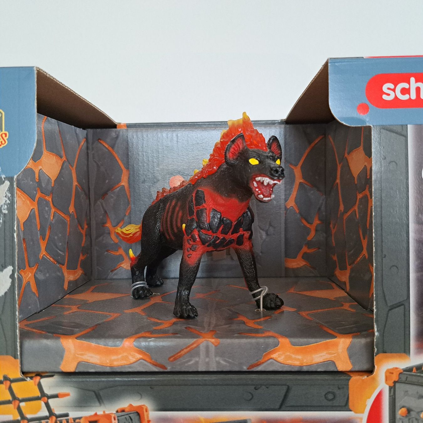 Schleich Giocattoli: Schleich 42674 Eldrador: Lavahyäne + 42677 Steinchamäleon, – Nuovo e nell'imballaggio originale da Langendorf venduto da thesi246 1