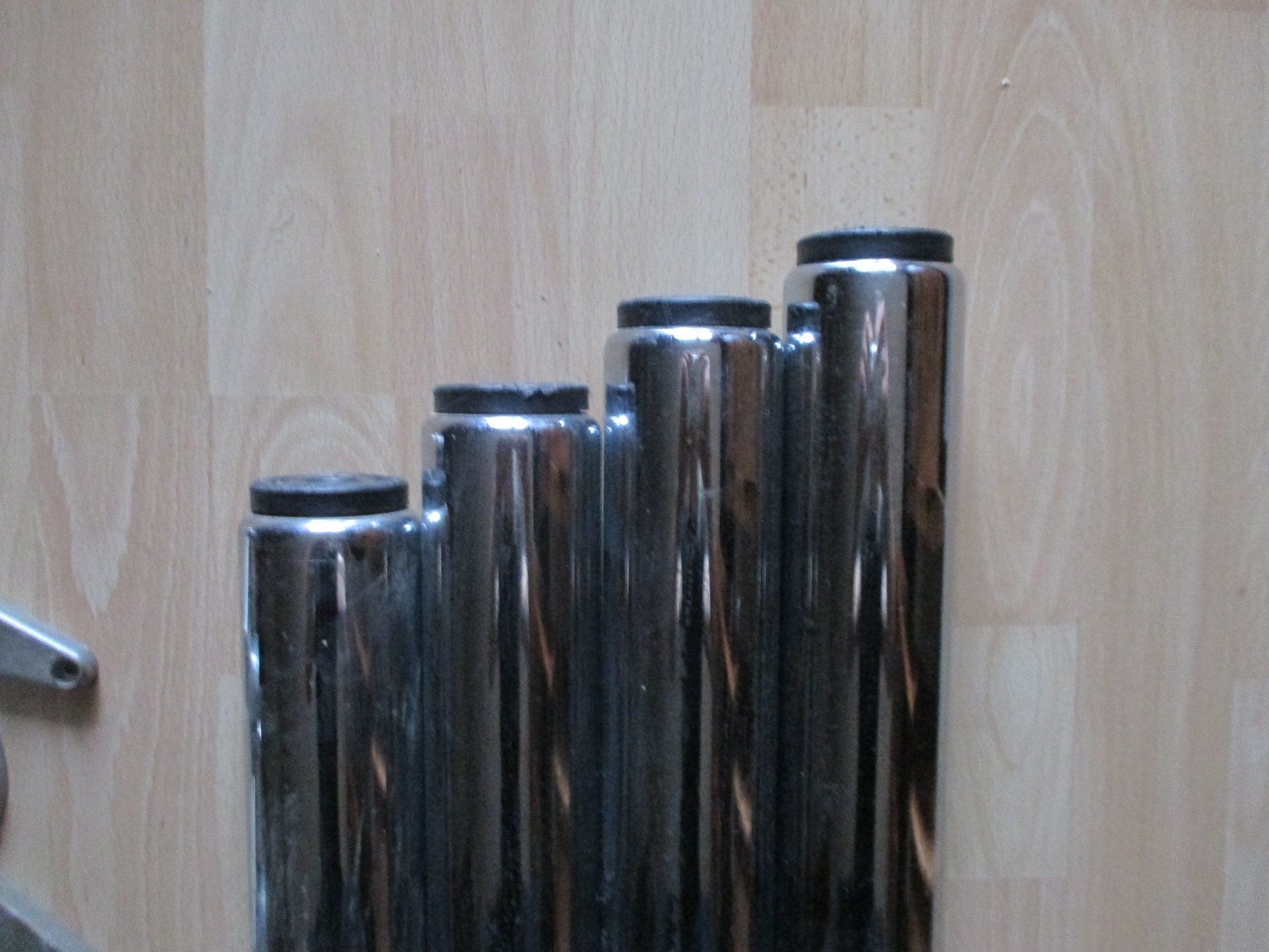 Sonstiges Mobiliar: Tischbeine Metall verchromt – Gebraucht aus Breitenbach von anti11 3