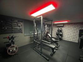 Power Rack mit Latzugstation & Dip-Barren