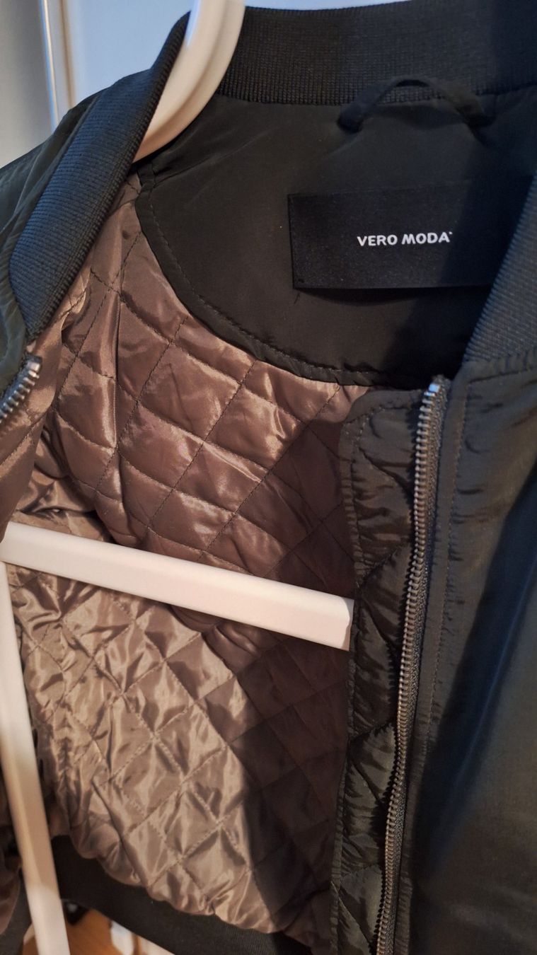Vero Moda Giacche: Veste bomber VERO MODA taille XS – Nuovo (secondo la descrizione) da Goldach venduto da Mischyta 1