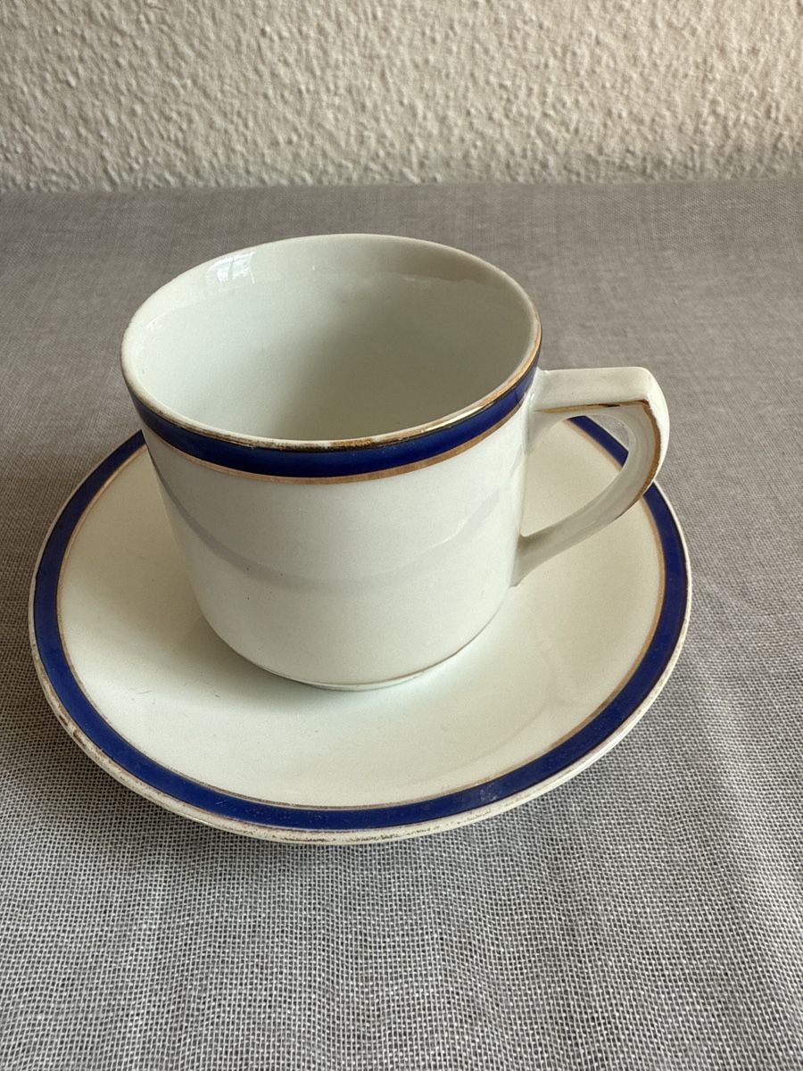 Tazze: Antike Kaffeetasse mit Unterteller, blau/gold Dekor – Usato da Zürich venduto da d.reitzer