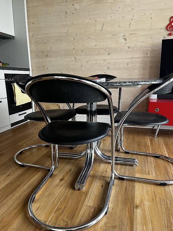 Tavoli: Granittisch mit Metall Fuss  – Usato da Riedstätt venduto da Polebachi 2