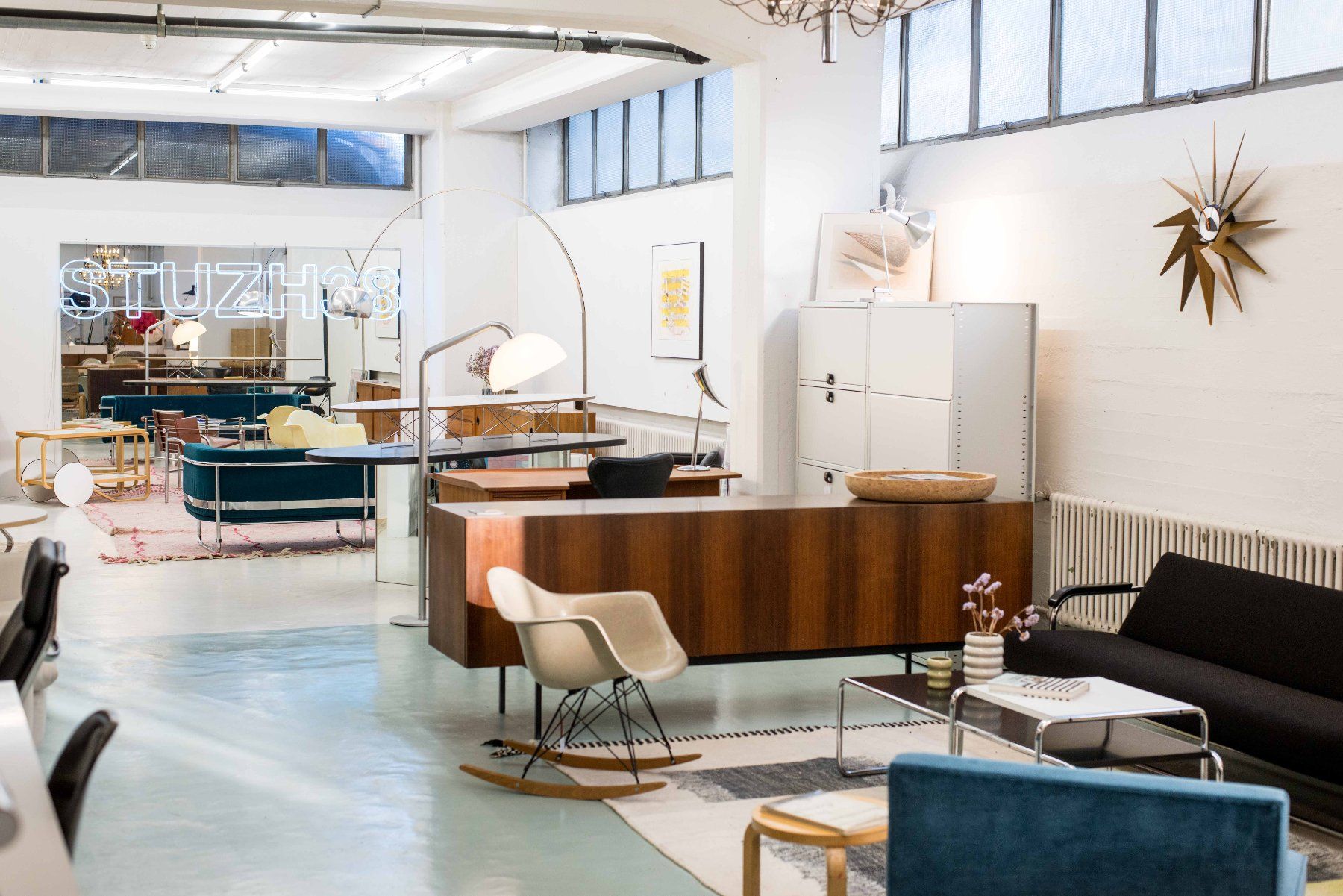 Vitra Tavoli: Vitra Coffee Table von Charles & Ray Eames in Nussbaum – Usato da Zürich venduto da STUZH38 9