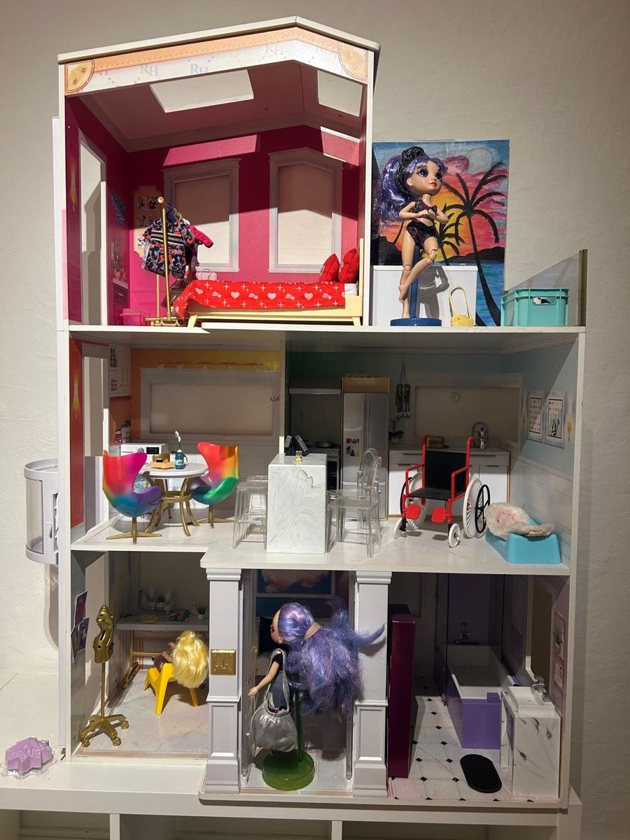 Puppenhäuser & -möbel: Rainbow High Townhouse – Neu (gemäss Beschreibung) aus Winterthur von tanscha 1