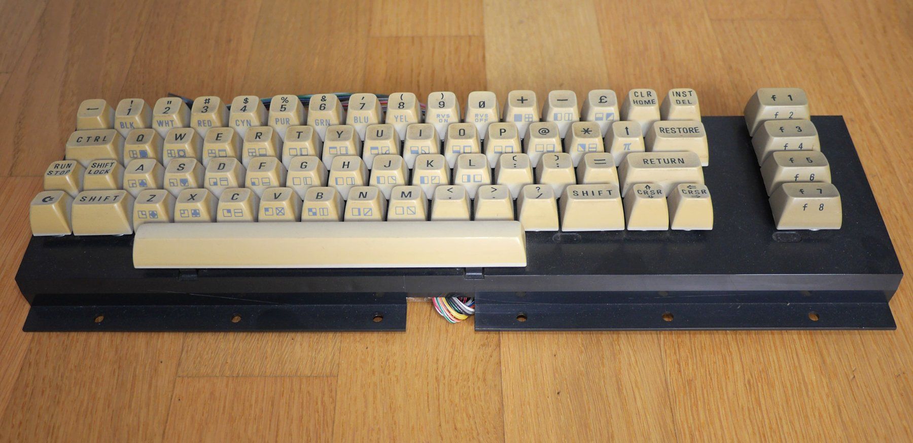 Tastaturen: Commodore C64 Keyboard White Keys – Gebraucht aus Dietwil von  2