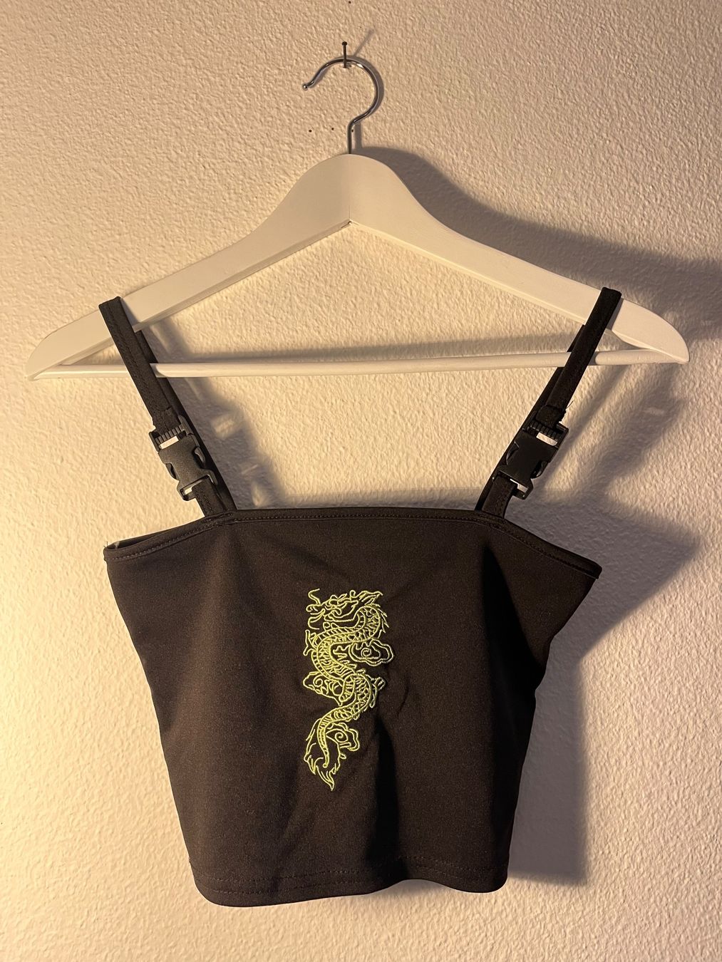 Zaful Top: Top mit Drachenstick – Nuovo (secondo la descrizione) da basel venduto da twicebutnice0