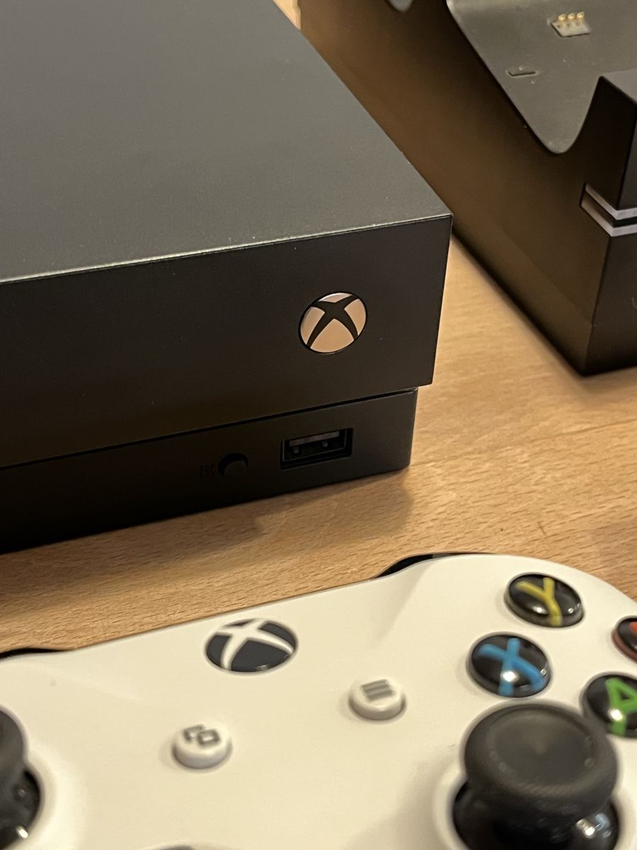 Microsoft Console: Xbox One X Konsole schwarz – Usato da Stein AR venduto da Maetu1987 1