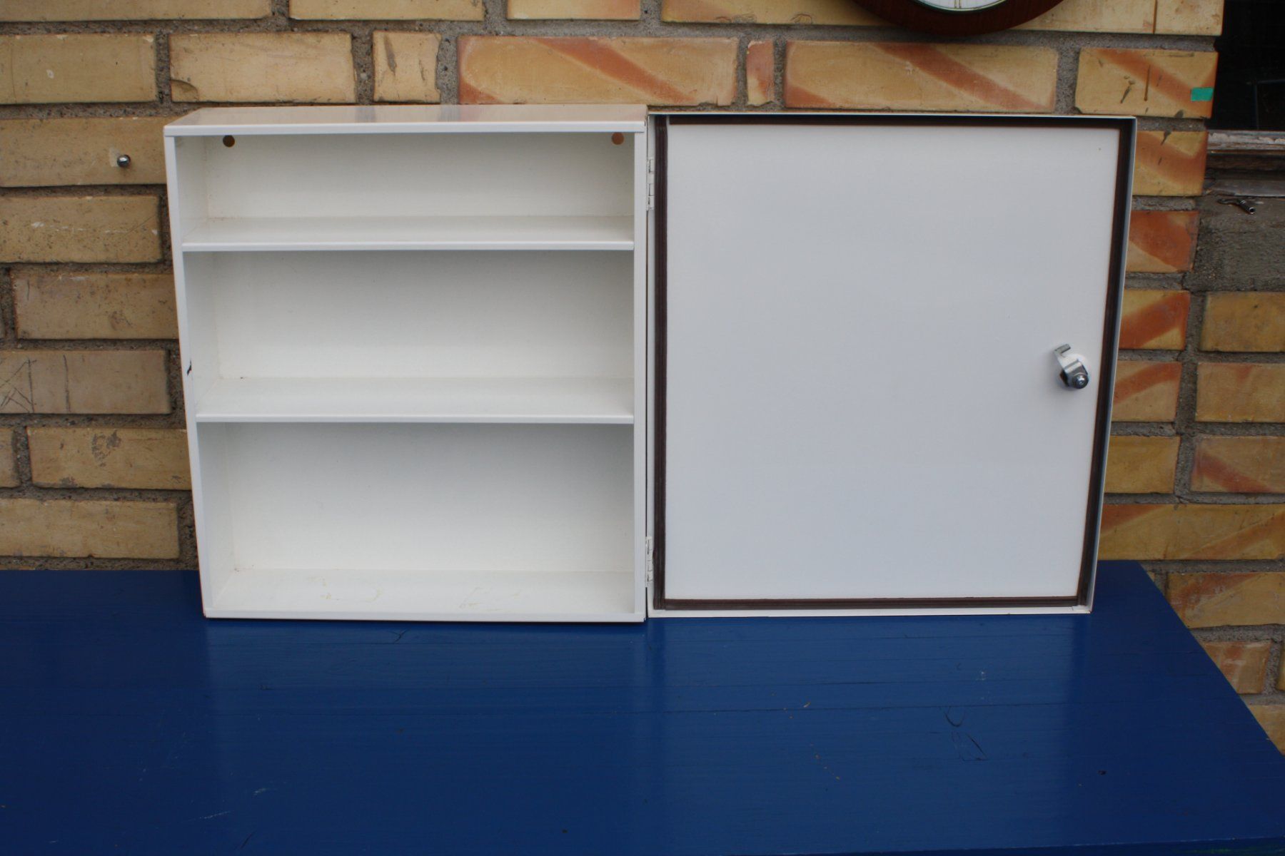 Schränke: APOTHEKENSCHRANK MIT SCHLOSS – Gebraucht aus Wauwil von Vintagesky 6
