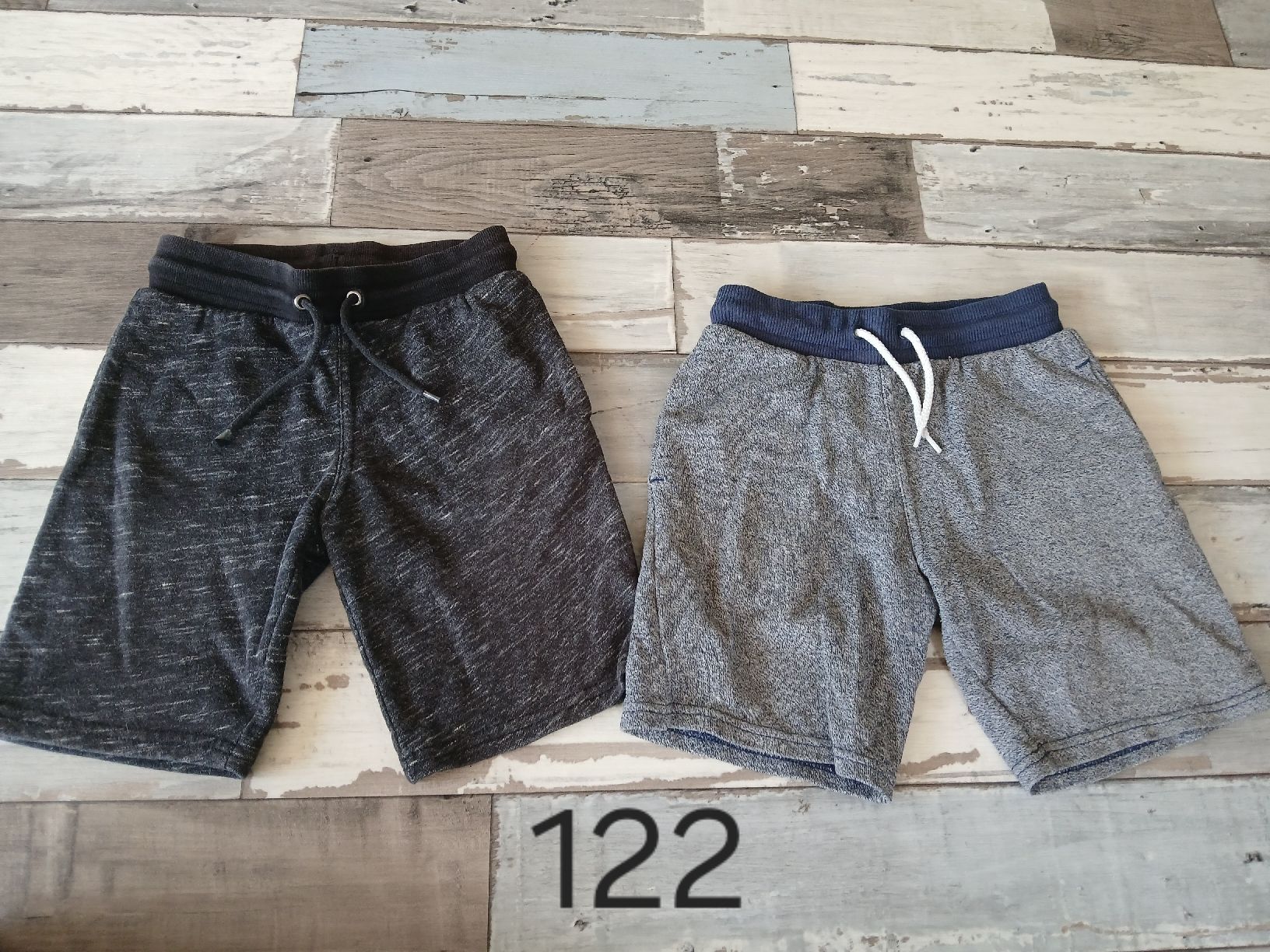 Ensembles coordonnés: 122 kurze weiche Trainer Hosen bequem  – D'occasion à Sevelen par boutiquenounou