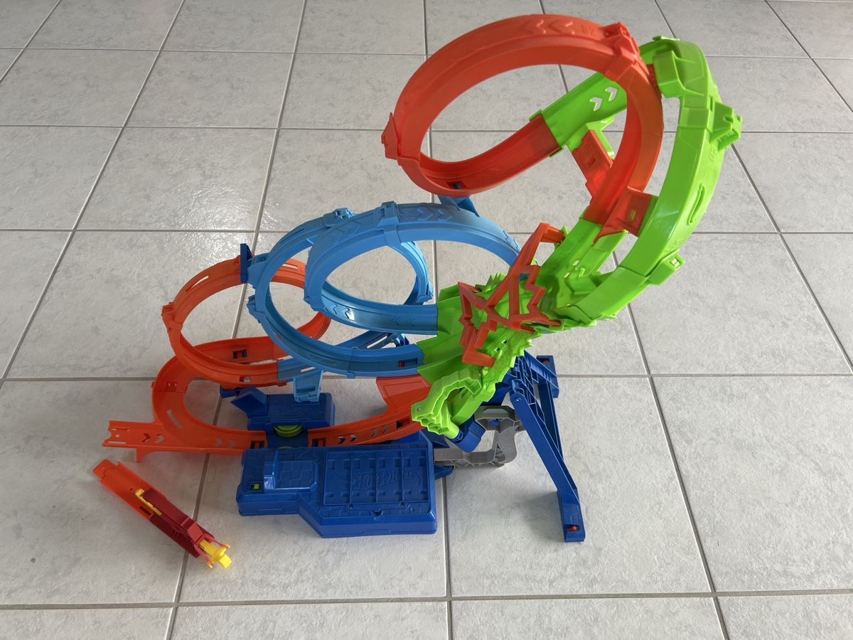 Hot Wheels Spielzeuge: Hot Wheels 4 Loopings – Gebraucht aus Lostorf von Venice16