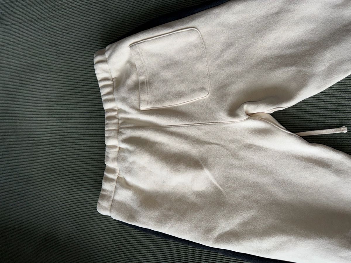 Fear of God Pantalons: FOG Essentials Sweatpants off-white dark stripe size – D'occasion à Worblaufen par sja_9y6v 3