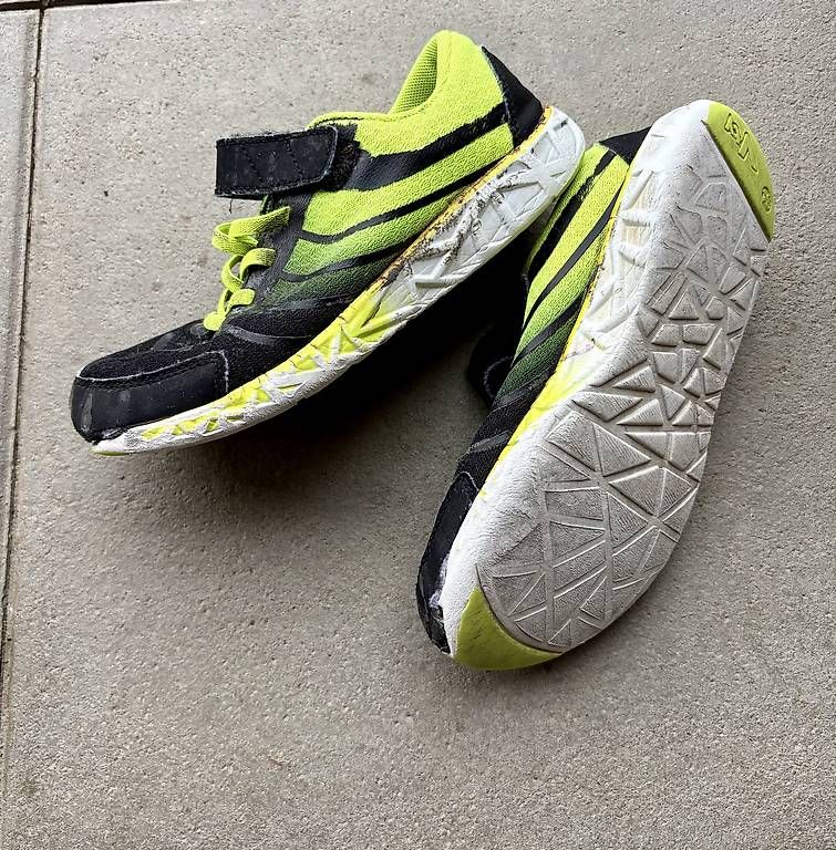 Scarpe per ragazzi: Kinder Turnschuhe Grösse 34 – Usato da Sargans venduto da TrickyHikr 1
