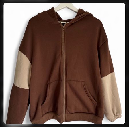 Brown and tan zip up hoodie #loungewear #cozy