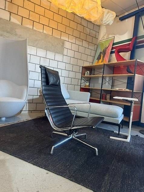 Vitra Poltrone: Vitra Eames Aluminium Chair EA 124 schwarz – Usato da Zollikofen venduto da OberliAG 6