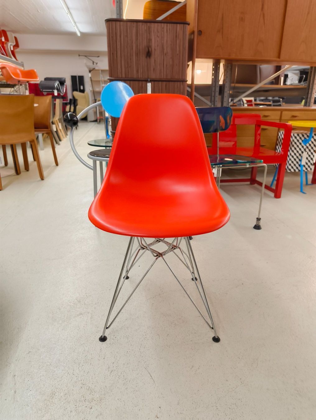 Vitra Stühle: Original Eames Sidechair von Vitra Rot DSR - Eifel – Gebraucht aus Zürich von vintage_design_sale