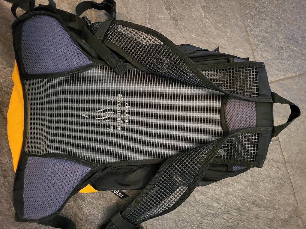 Deuter Zaini: Deuter Pace.X.Air Rucksack Schwarz/Gelb - Perfekt ... – Usato da Oberglatt ZH venduto da watchkurt 1