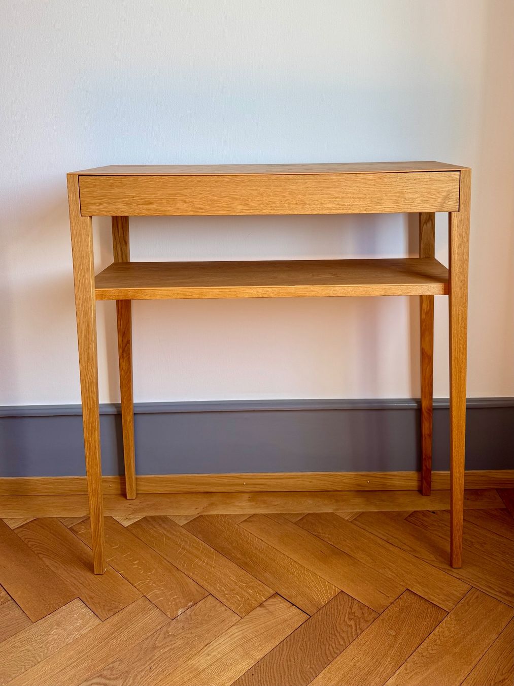Tische: Eleganter Designer Konsolentisch in Eiche – Gebraucht aus Bern von jensstr1979