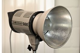 2 Elinchrom Blitzleuchten , Mod. 500 + 23 + Zubehör