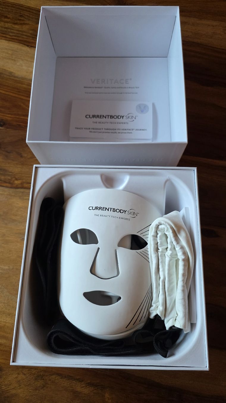 Cura del viso: Currentbody Skin LED Mask und Neck Set – Usato da Mettau venduto da eli_k78v 2