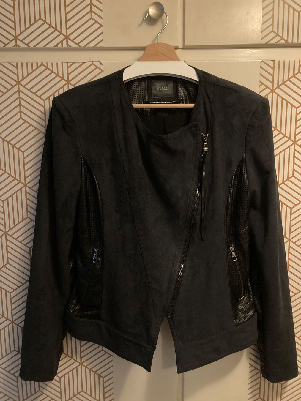 Guess Jacken: Guess Damenjacke, Grösse XL/46, – Gebraucht aus Zürich von Gustavo_Bianco 2