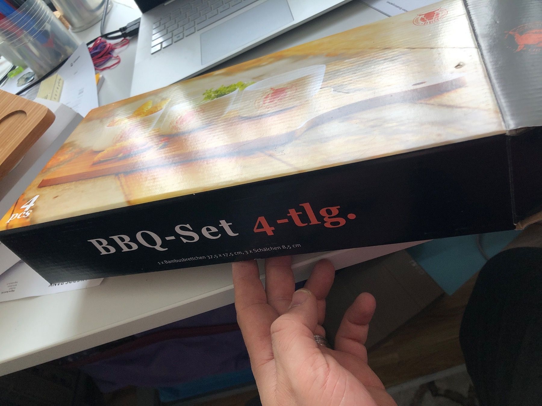 Tazze: BBQ Set 4 teilig Servisset mit Bambusbrett – Nuovo e nell'imballaggio originale da Zürich venduto da Alibaba1234 2