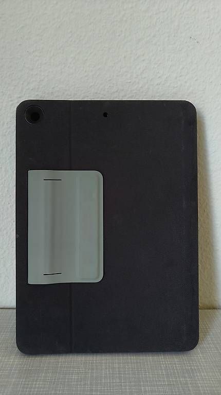 Logitech Tastiere: Logitech rugged folio iPad Hülle 7th, 8th & 9th Generation – Usato da Bern venduto da wade99 3