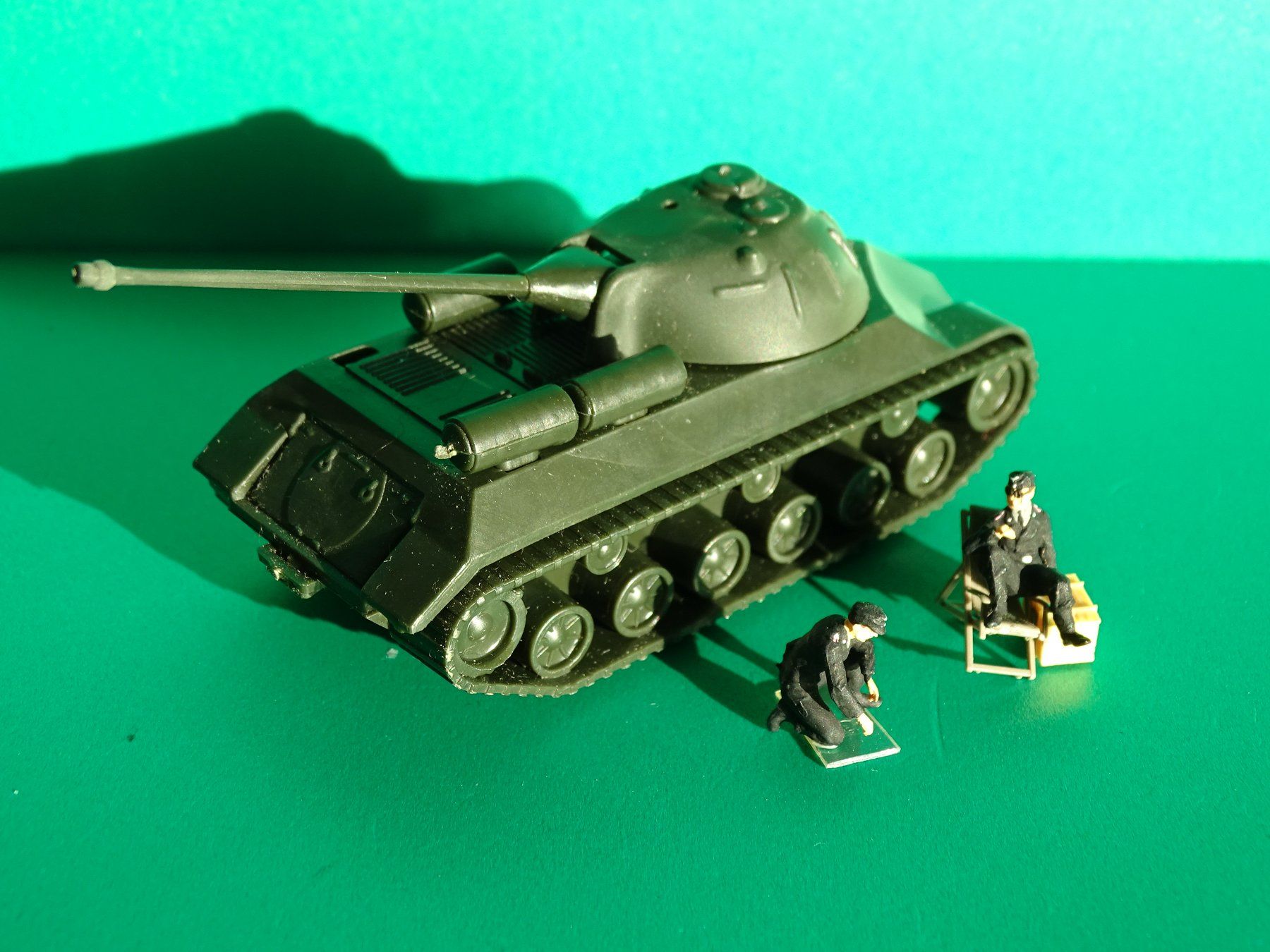 Modellini d'auto: Panzer von Roco mit Figuren 1/87 – Usato da Bretzwil venduto da Meex