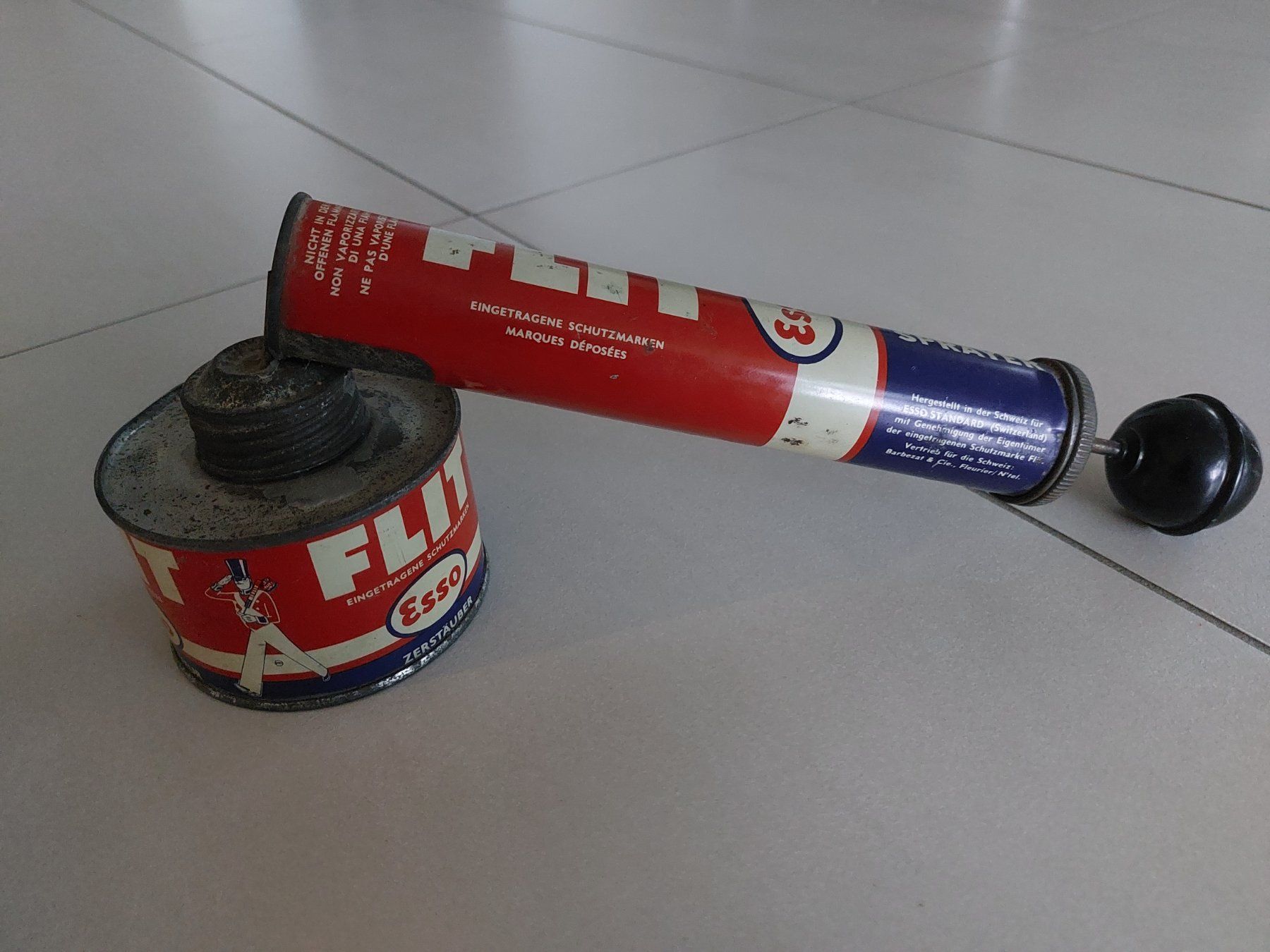 Tutti gli attrezzi: Zertstäuber Flit von ESSO, antik – Usato da Köniz venduto da CJAH