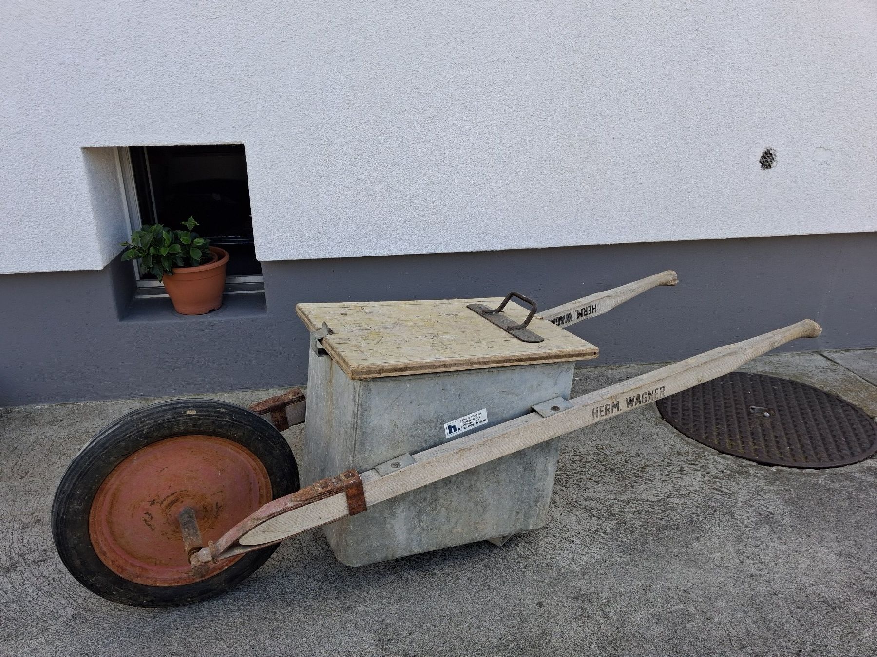 Brouettes: Karrette – D'occasion à Wangen an der Aare par HanniW 1