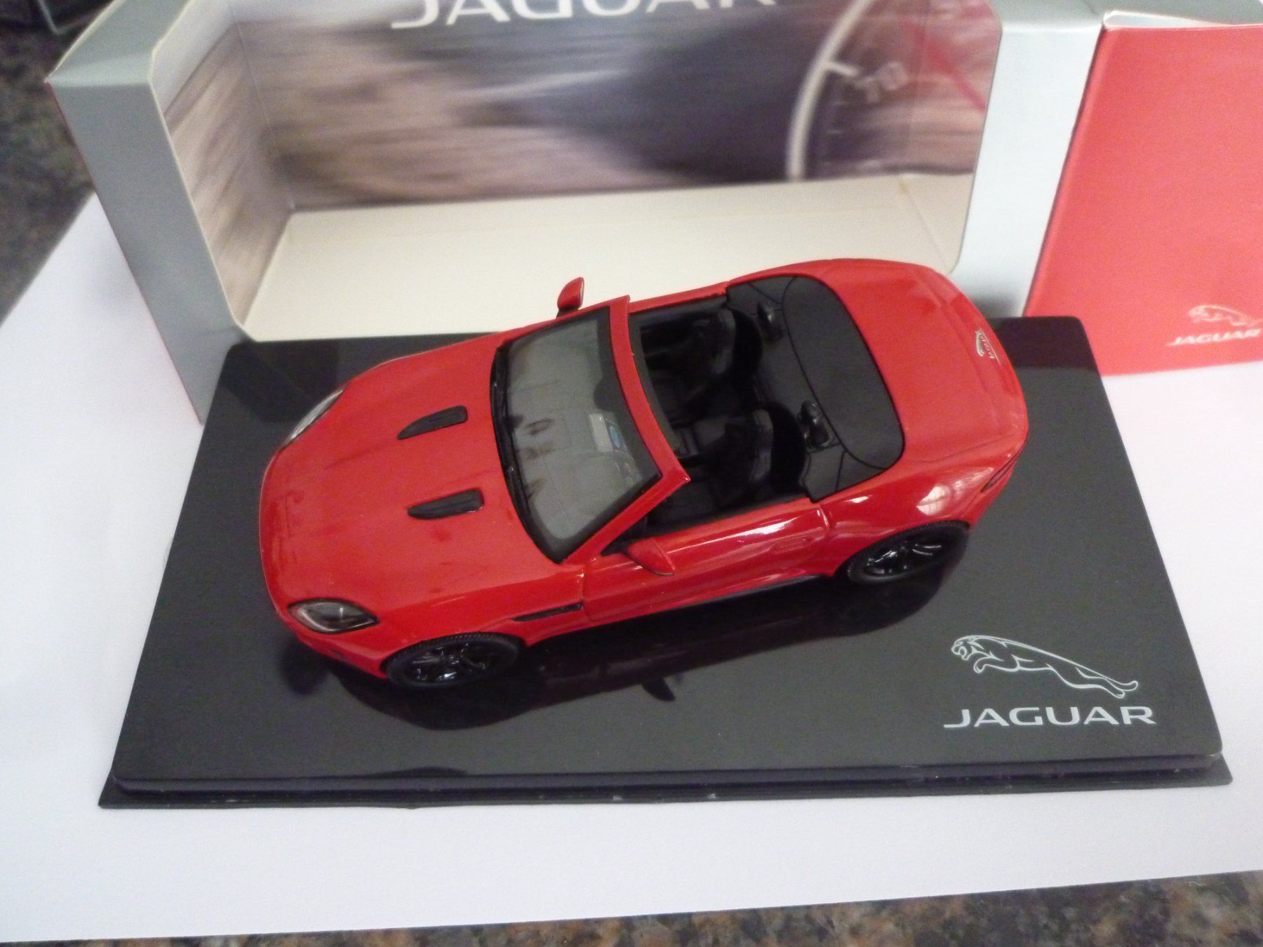 Jaguar Modellini d'auto: Jaguar F-Type V8-S – Nuovo e nell'imballaggio originale da Flawil venduto da Imperiosud 4