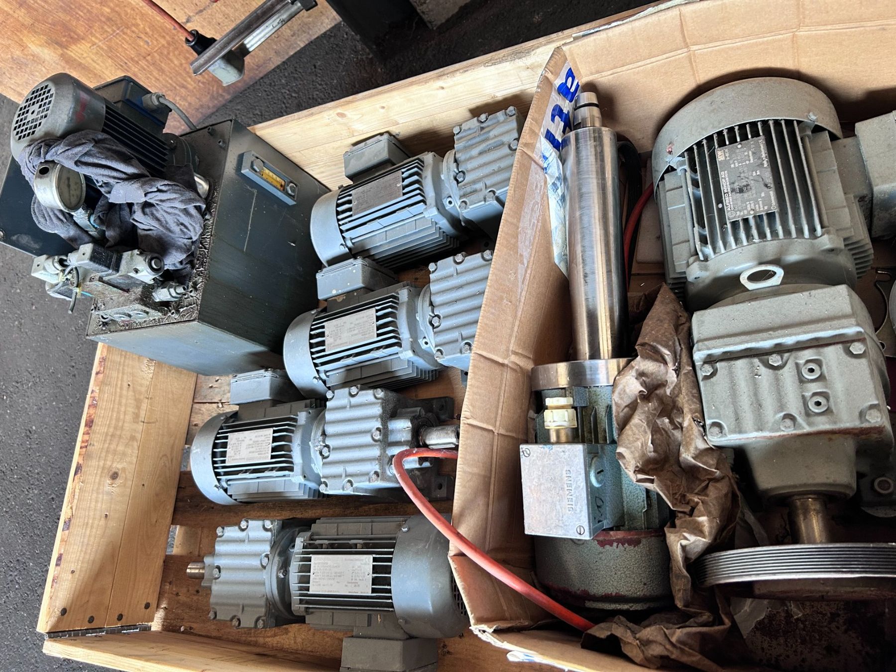 Toutes les machines: Elektromotoren – D'occasion à Münchenstein par fransch