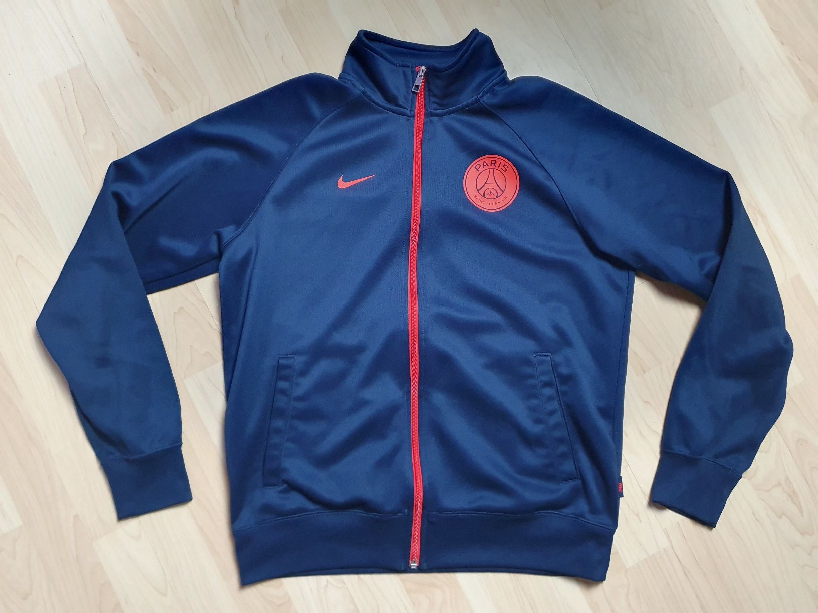 Nike Giacche: Nike 13/14 Paris Saint-Germain Jacke Gr. M – Nuovo (secondo la descrizione) da St. Gallen venduto da CaliSunshine