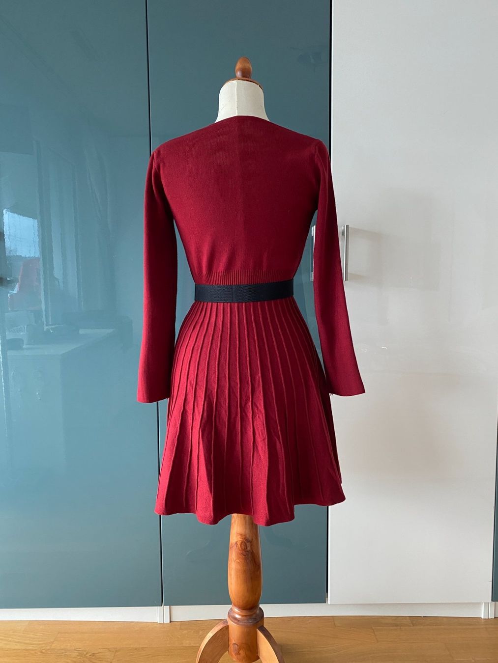 Vestiti: Dunkelrotes Strickkleid Größe M – Usato da Dübendorf venduto da Levintreyer 1